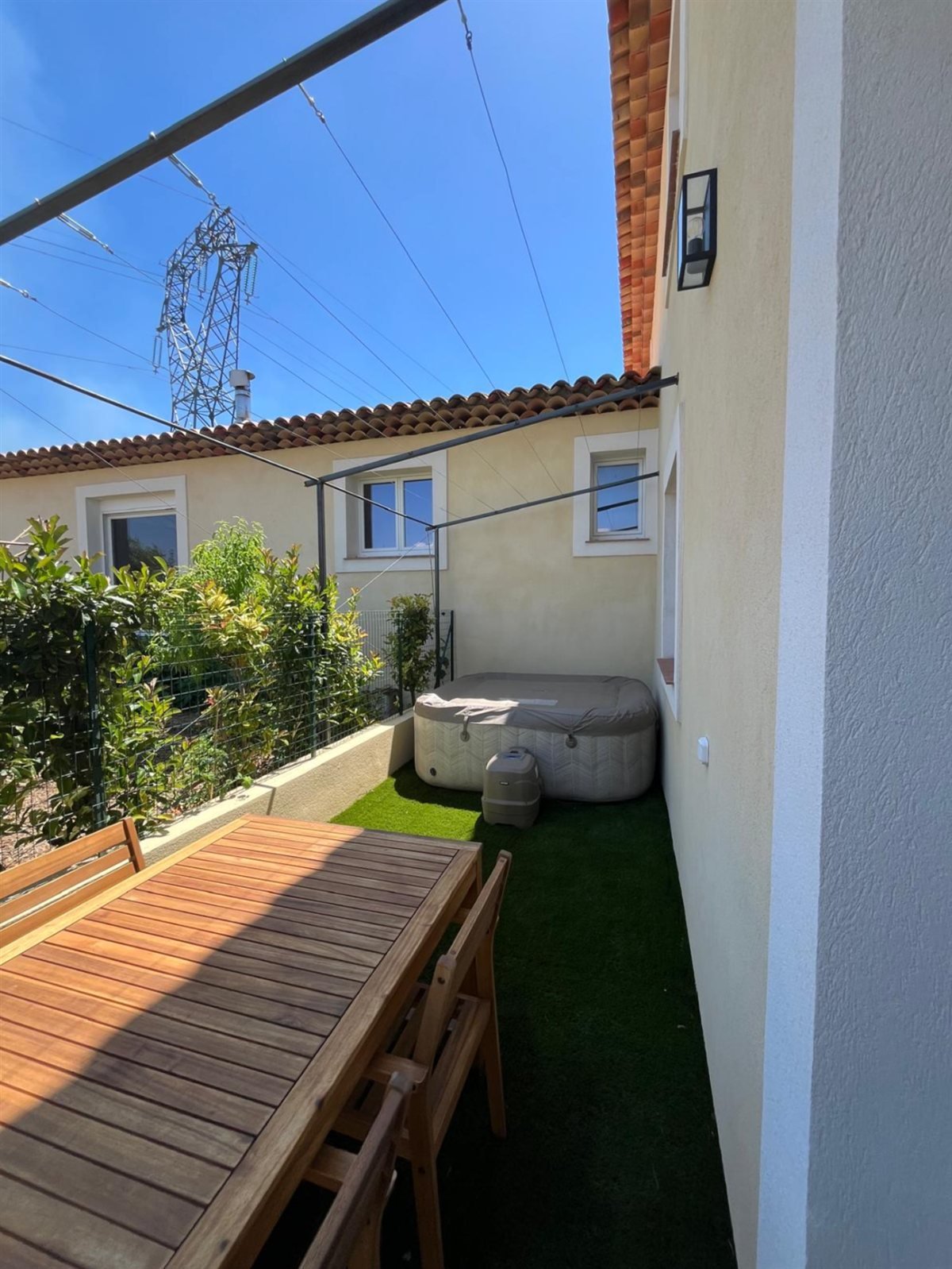 Le jacuzzi sur la terrasse privative du Mercantour