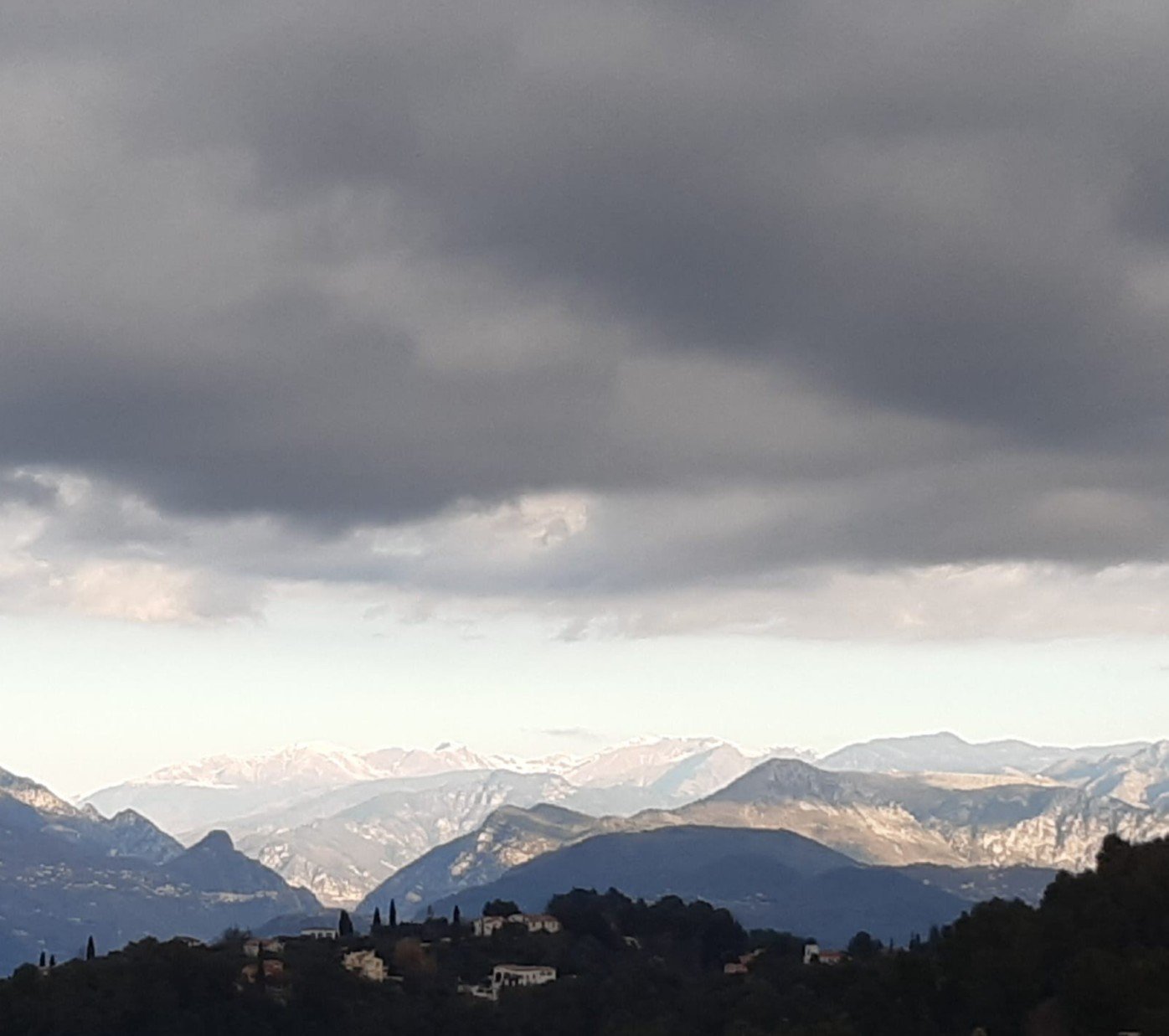 Panorama sur les collines et les vignes de Crémat, au-dessus de Nice